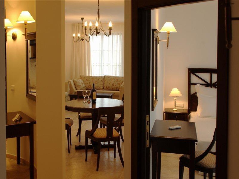 אובזור The Cliff Beach Apartments מראה חיצוני תמונה