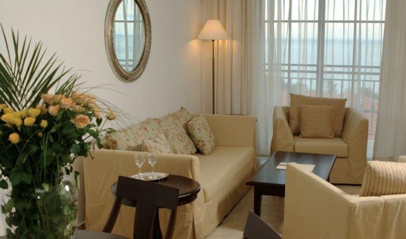 אובזור The Cliff Beach Apartments מראה חיצוני תמונה