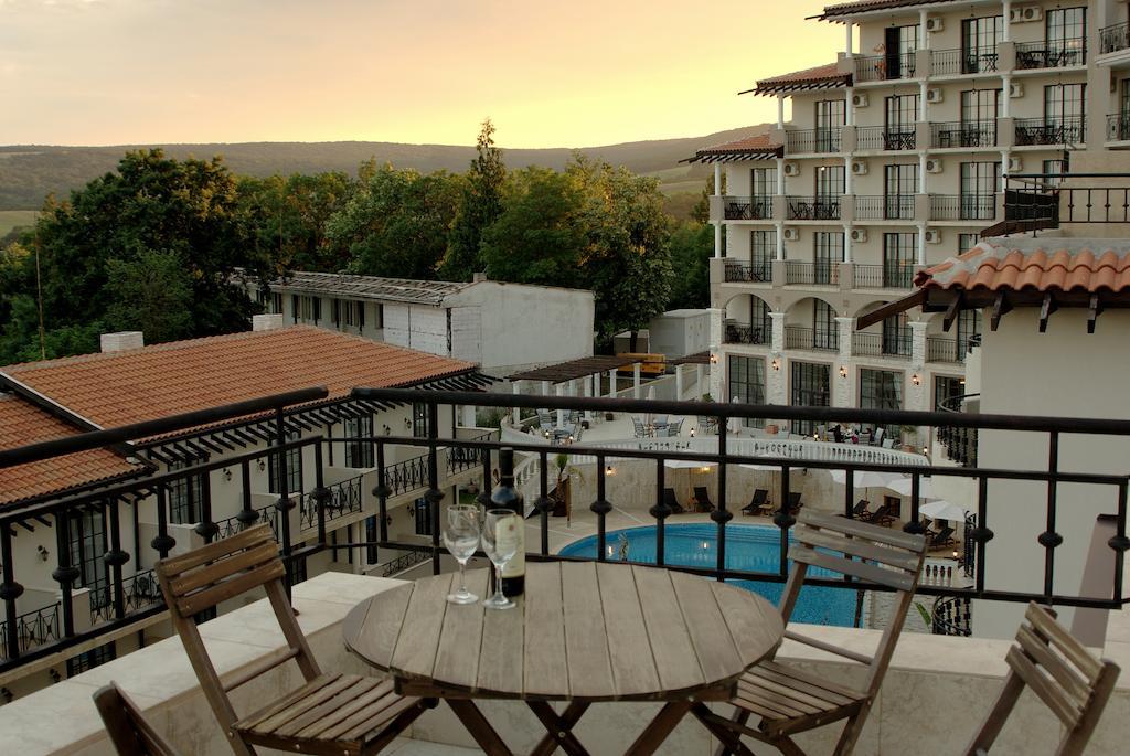 אובזור The Cliff Beach Apartments מראה חיצוני תמונה